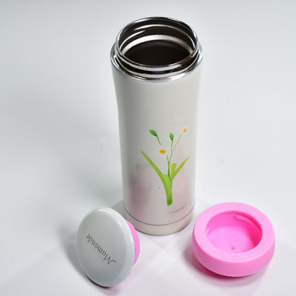 Plain print stainless steel water bottle for various uses.