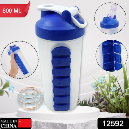 2 In1 Pill Shaker Cup Vitamin Holder Water Bottle with Pill Holder Daily Medicine Planner Shaker Water Bottle pillboxes Organizer pre Workout Shaker Fitness pp Bracket Portable (600 ML)